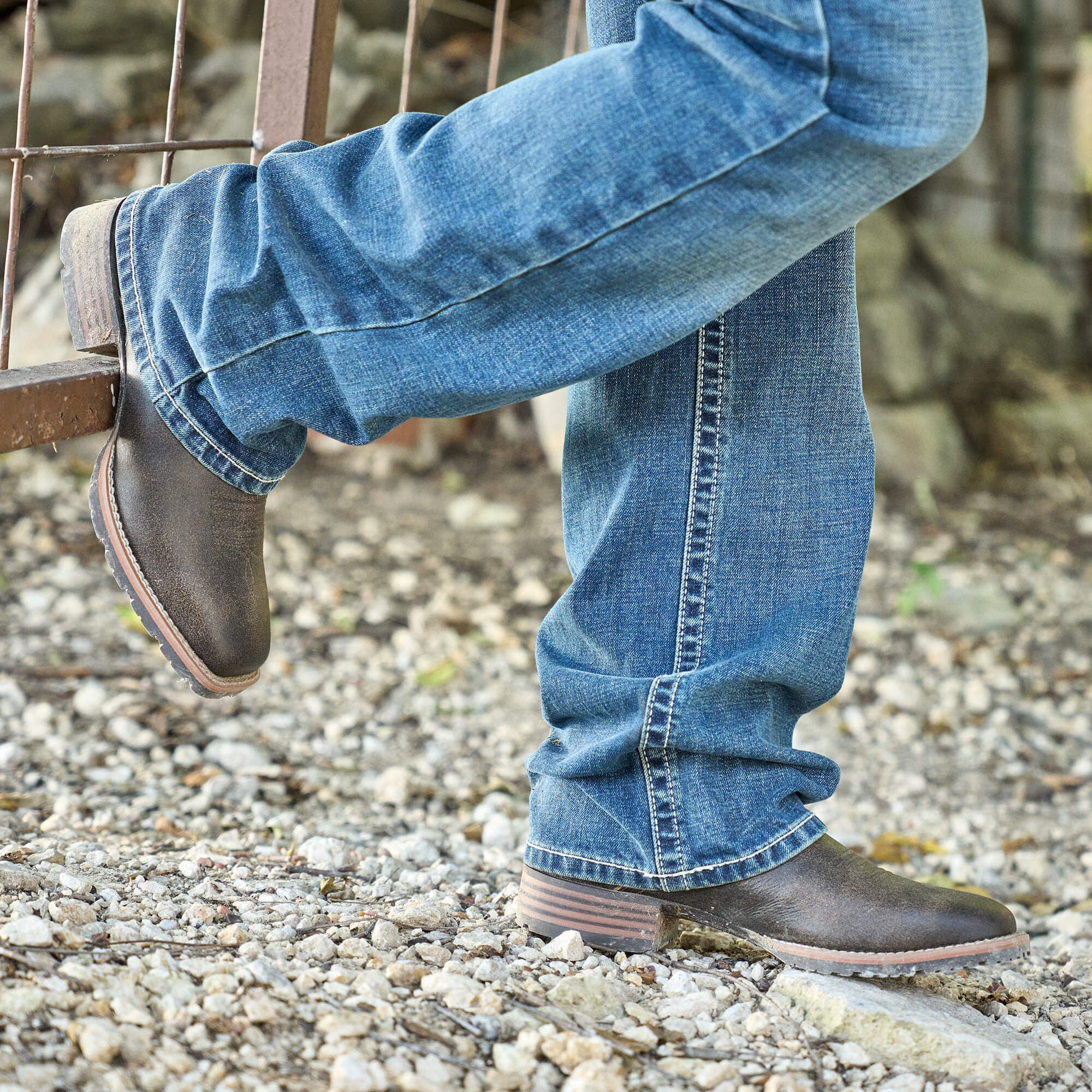 Hybrid Low Boy Wide Square Toe Chelsea Boot